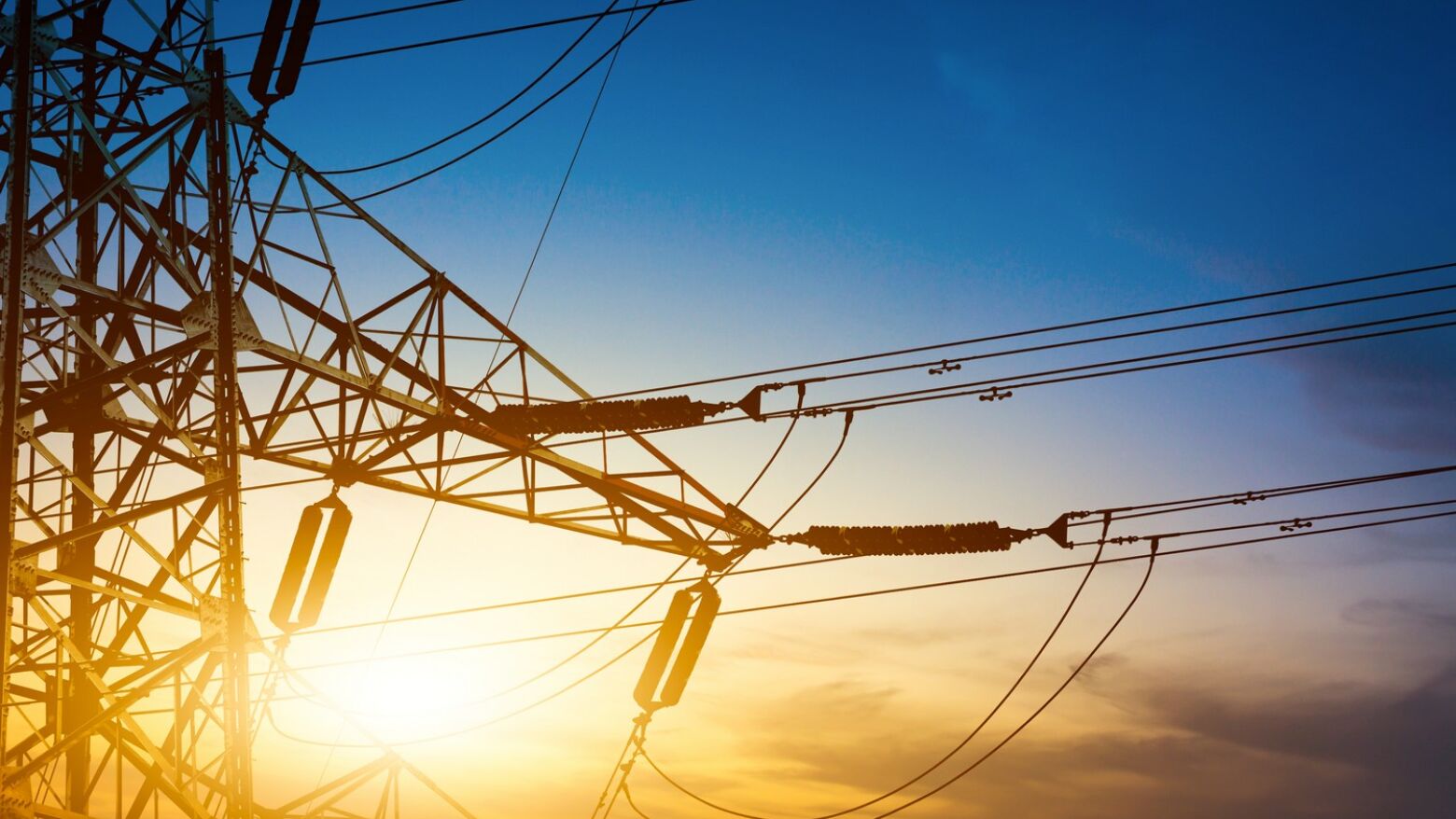 Crise Energ&eacute;tica: Falta de m&atilde;o de obra e danos massivos na rede atrasam reposi&ccedil;&atilde;o de eletricidade