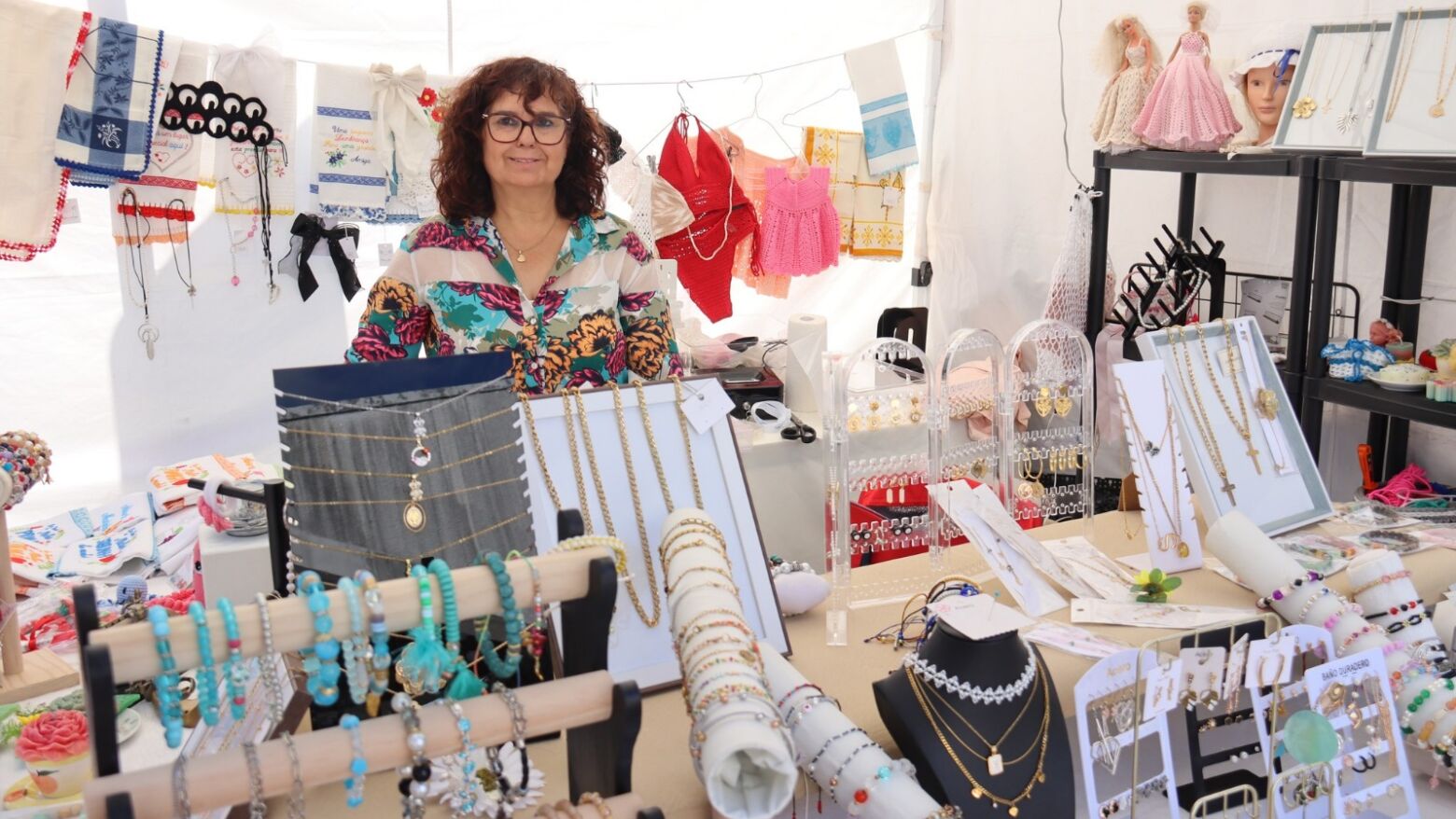 D. Linda Martins: A menina das agulhas de caruma que cura a solid&atilde;o em Seroa [Pa&ccedil;os de Ferreira] atrav&eacute;s do crochet