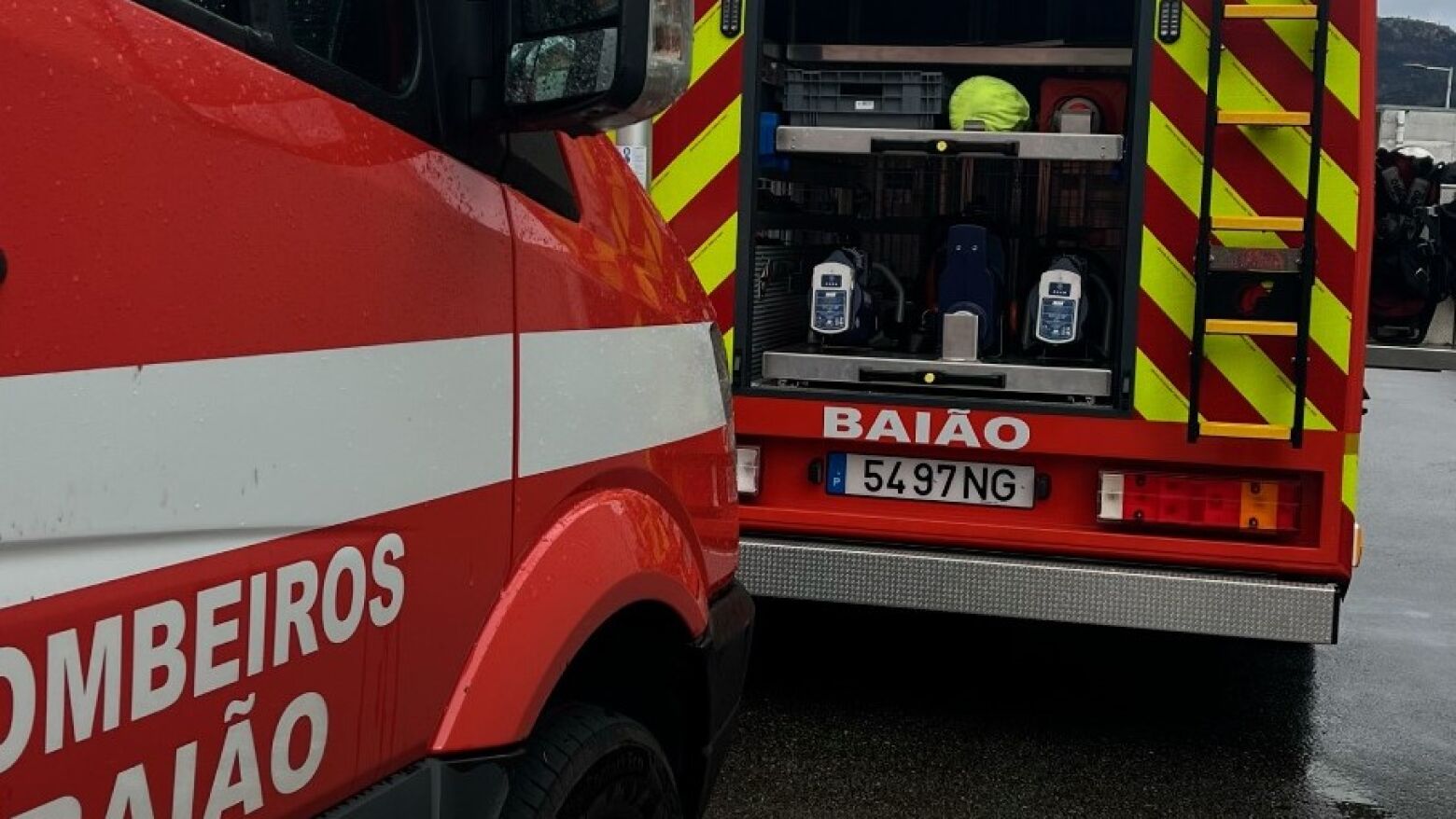 Colisão entre três motociclos provoca dois feridos graves em Baião. Vítimas transportadas de helicópetro