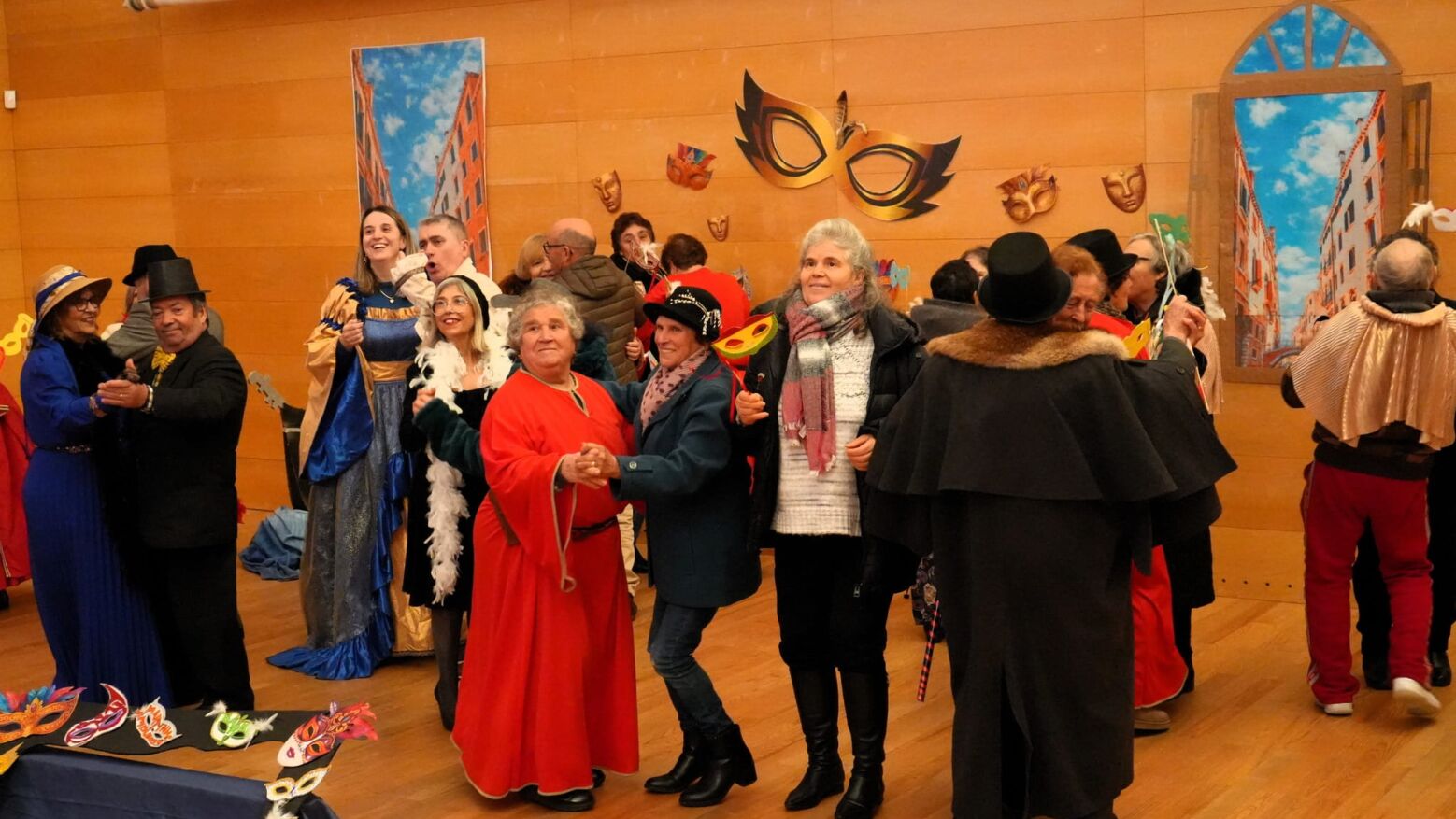Ateli&ecirc;s Seniores de Resende celebram Carnaval com baile de m&aacute;scaras em S. Cipriano