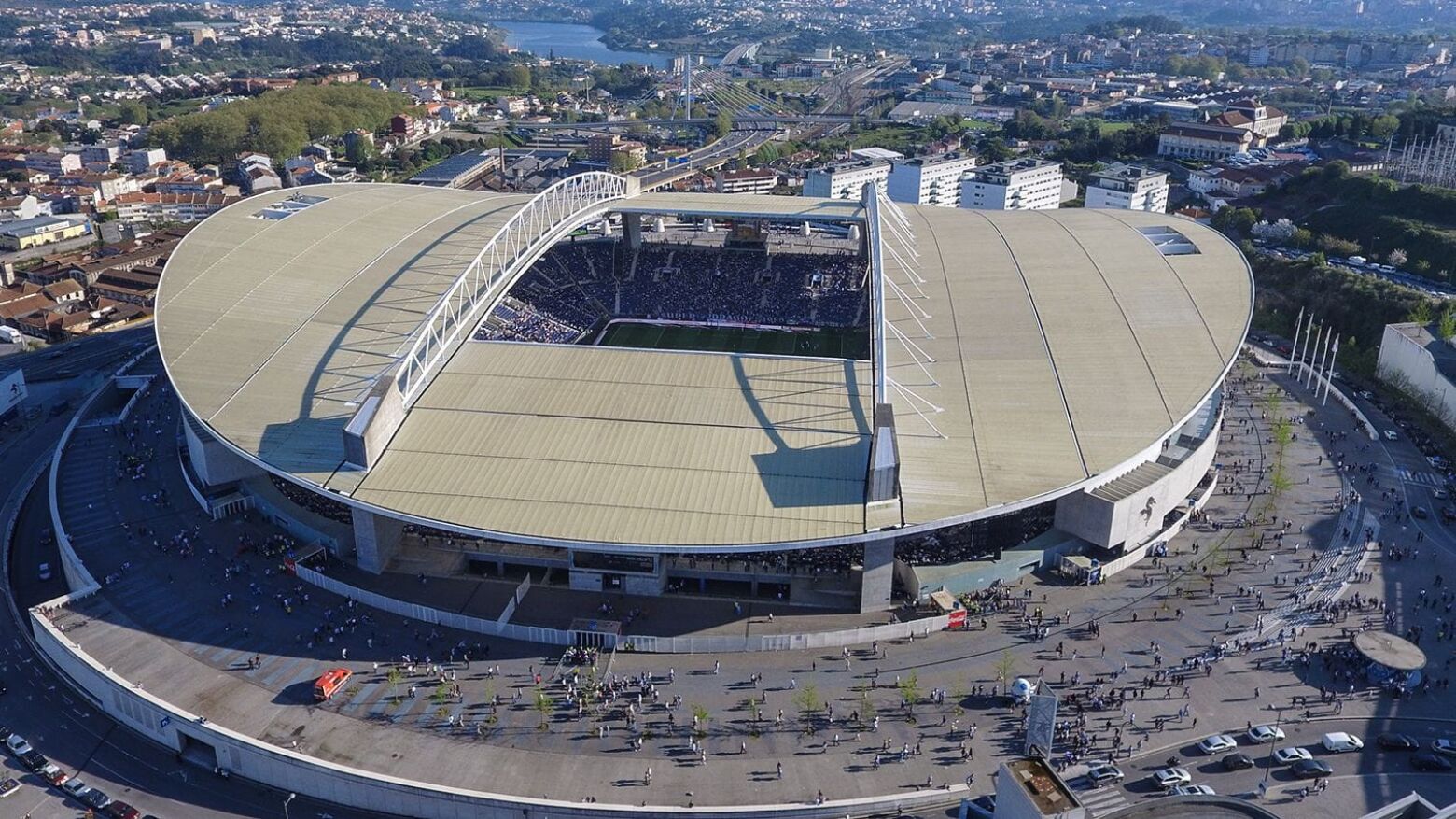 Est&aacute;dio do Drag&atilde;o vandalizado: Murais de figuras hist&oacute;ricas do F.C. Porto danificados antes do cl&aacute;ssico