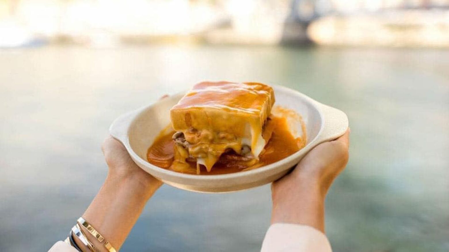 Festival da Francesinha regressa a Gaia com entrada livre e 12 dias de sabores tradicionais e alternativos