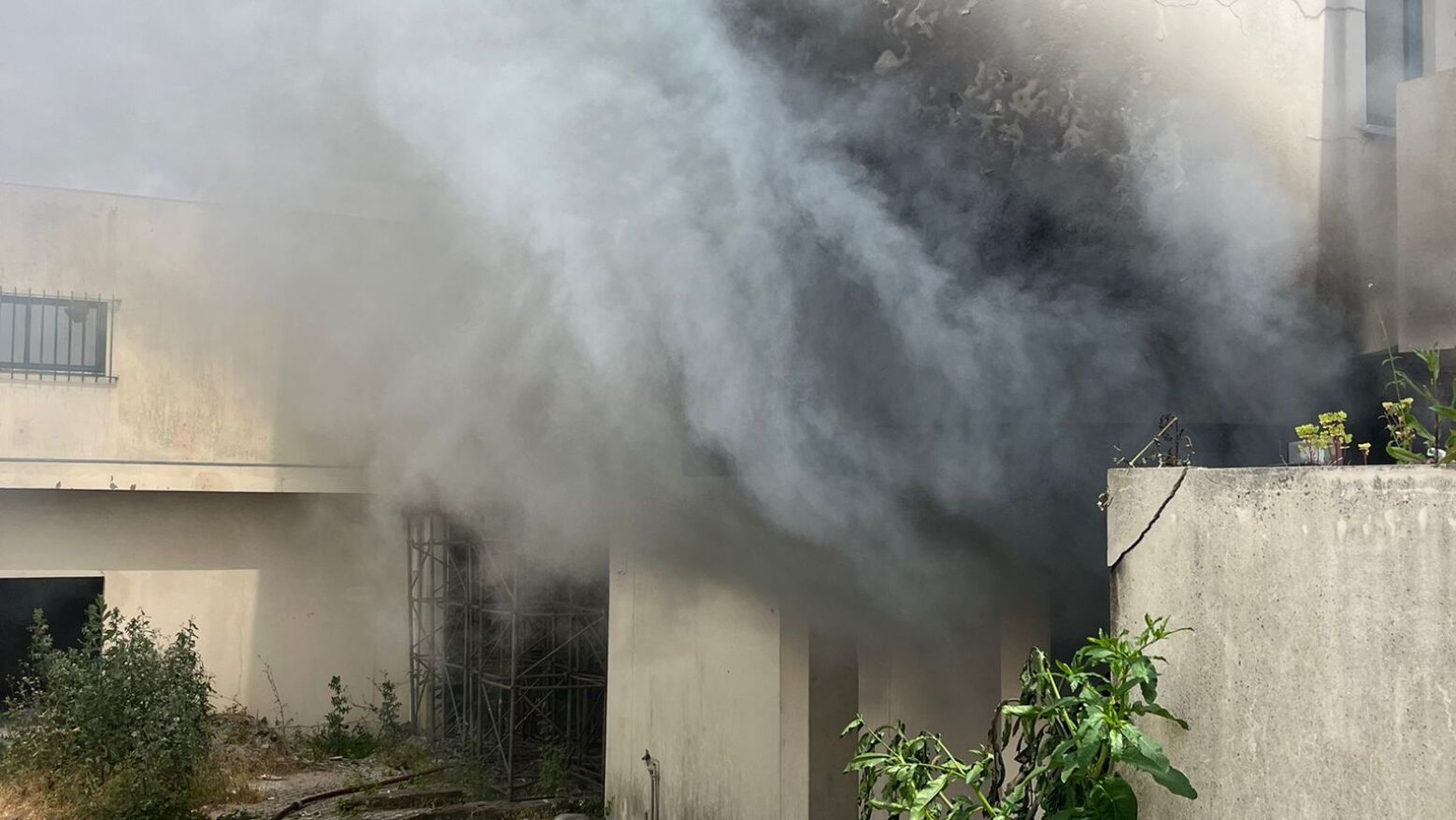 Incêndio deflagrou em garagem devoluta em Penafiel