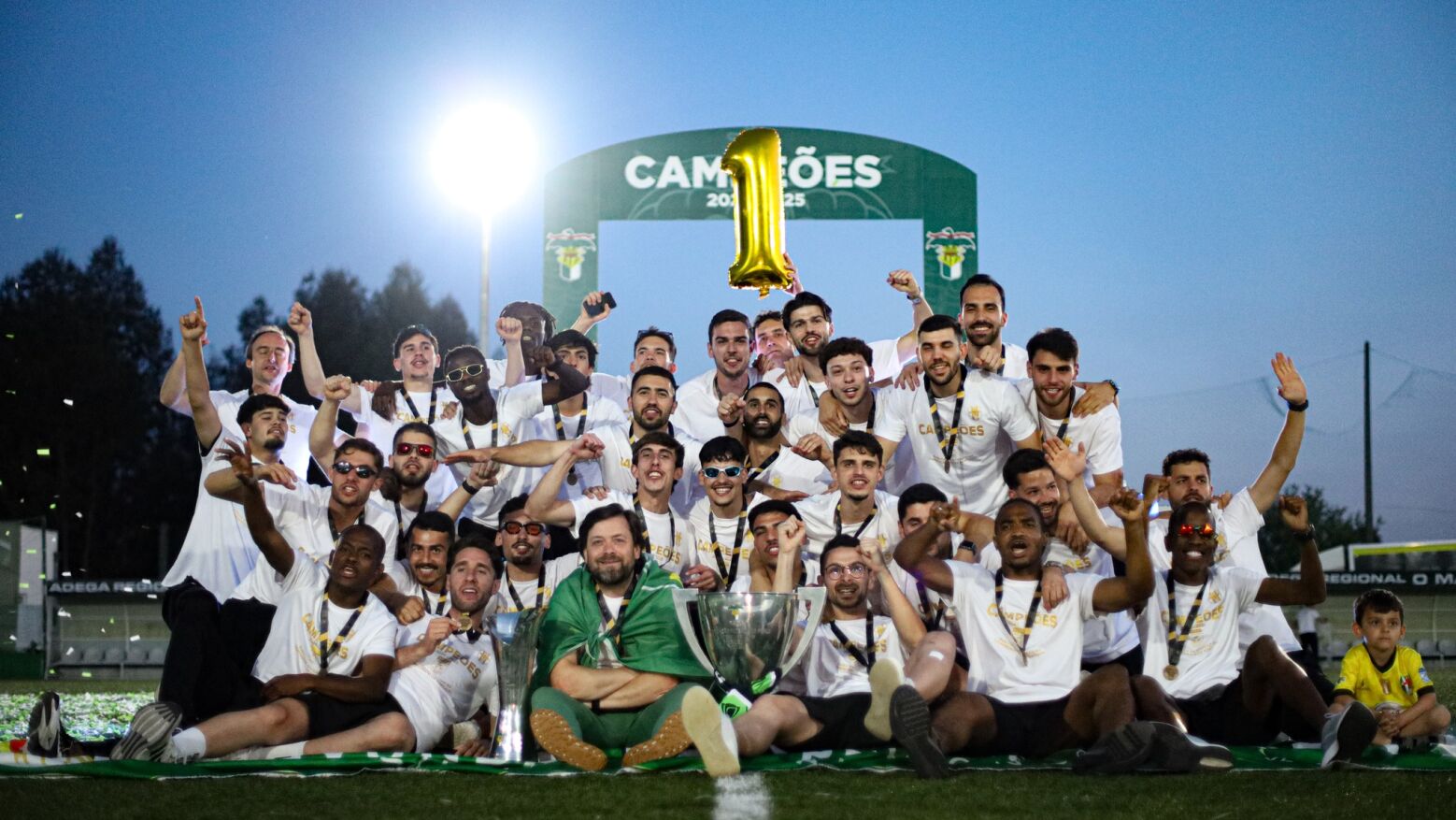 Aparecida FC faz história, sagra-se campeão da AF Porto e sobe ao Campeonato de Portugal