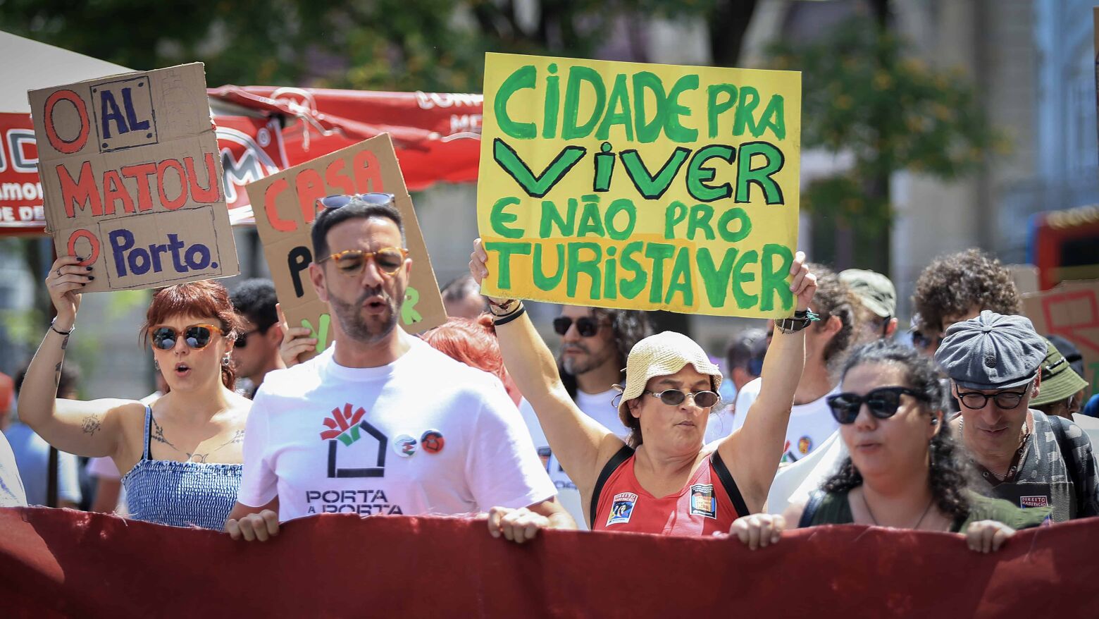 Crise na habitação leva manifestantes às ruas do Porto