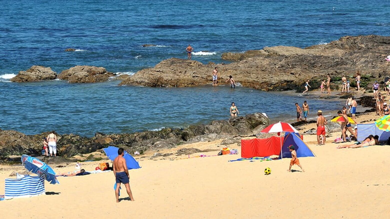 Banhos desaconselhados na praia de Angeiras Sul em Matosinhos ap&oacute;s dete&ccedil;&atilde;o de contamina&ccedil;&atilde;o na &aacute;gua