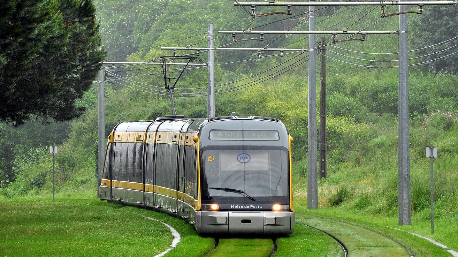 Metro do Porto renova validadores e máquinas de bilhética com investimento de 5 ME