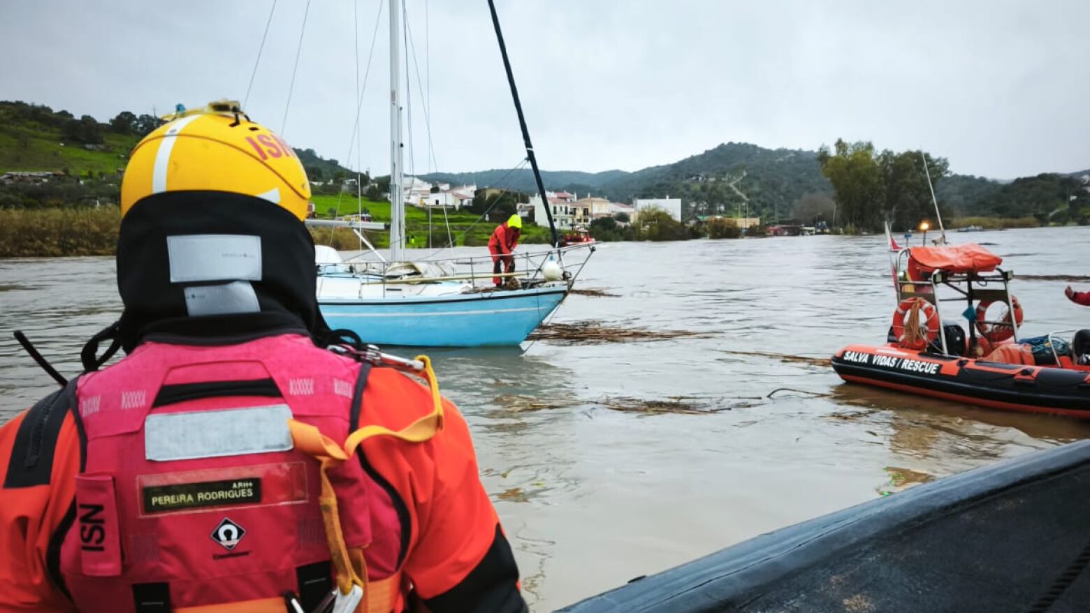 Depress&otilde;es Kristin e Leonardo: Marinha resgata 132 pessoas isoladas pelas cheias