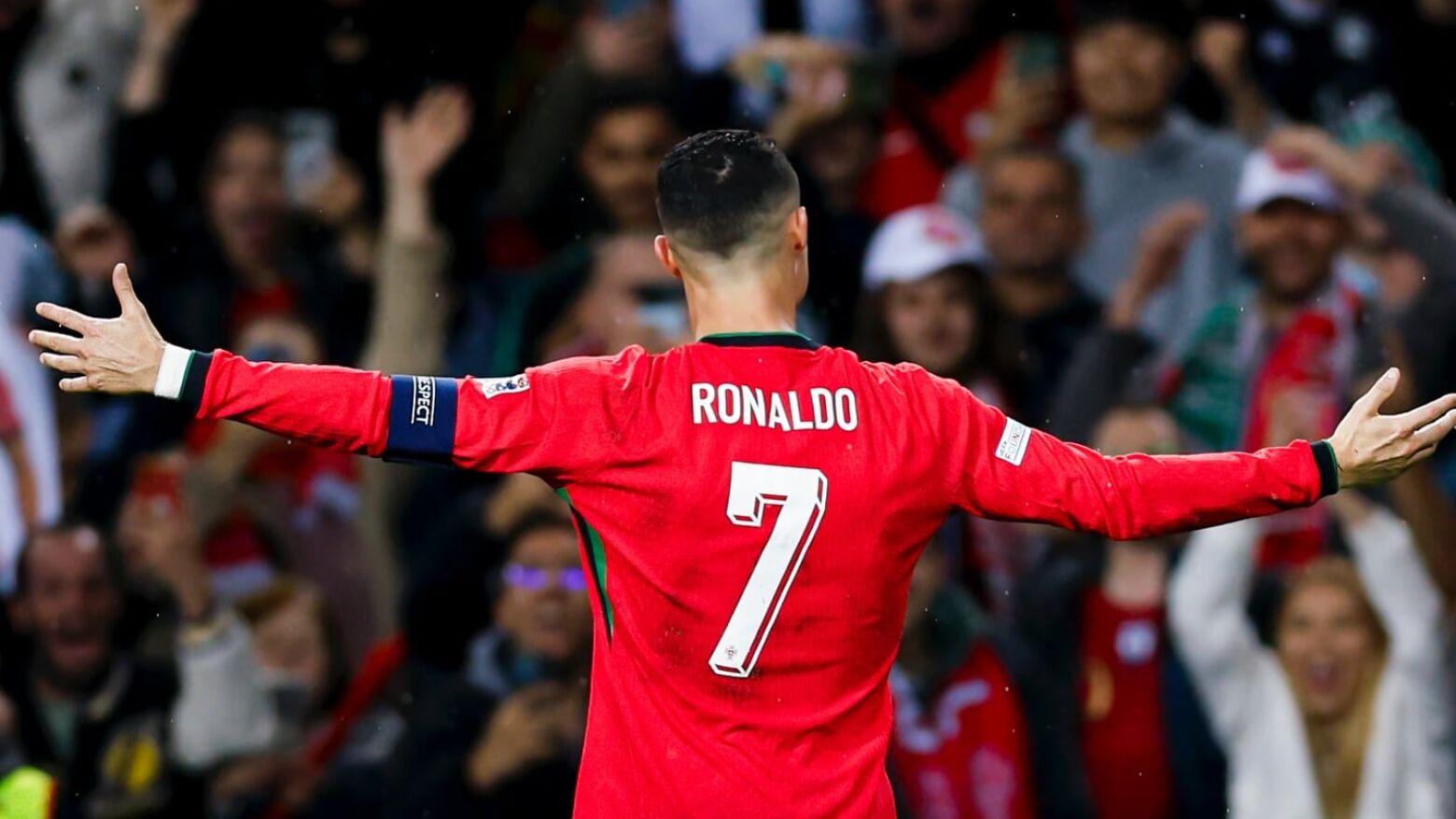 Cristiano Ronaldo torna-se primeiro futebolista com fortuna superior a mil milh&otilde;es de d&oacute;lares