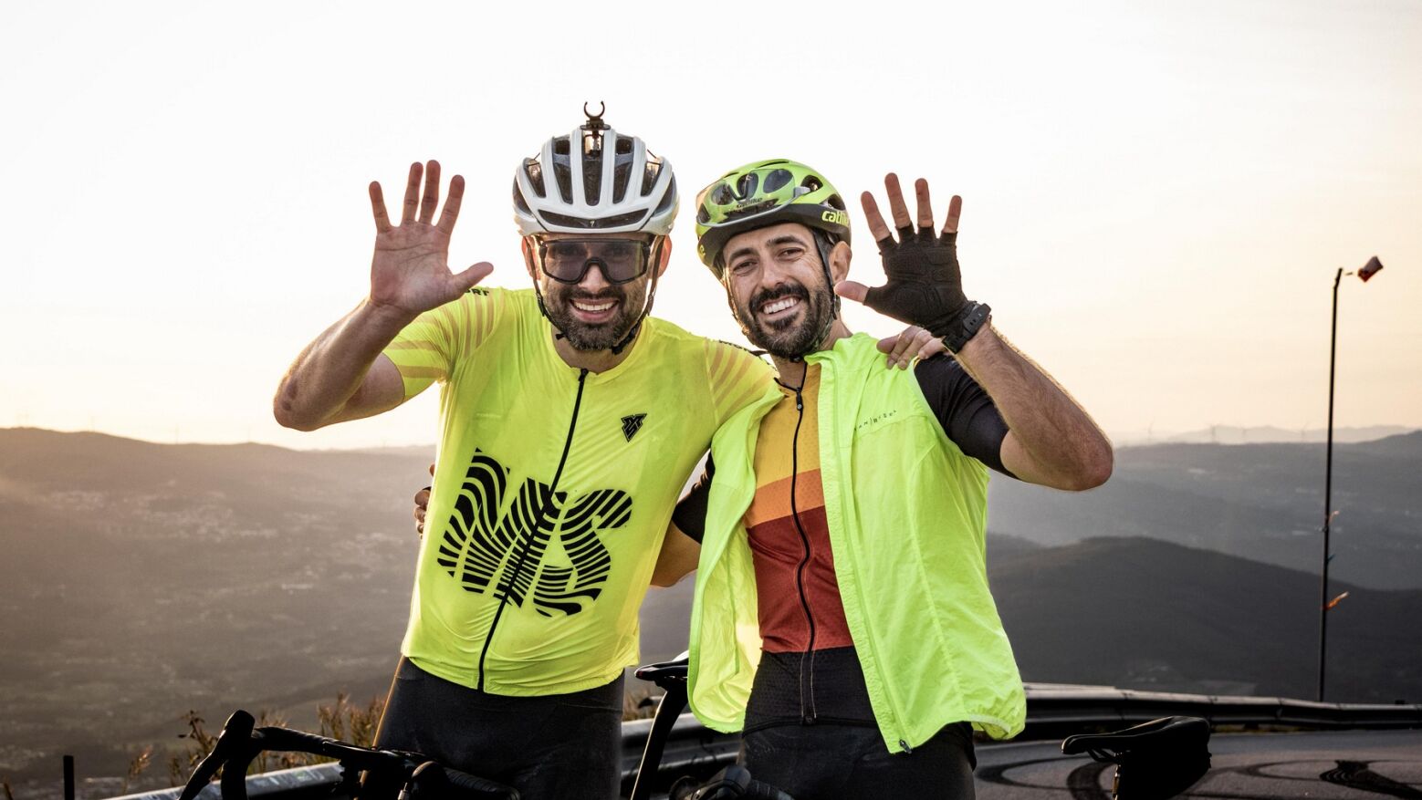 "N&atilde;o era promessa, era maluqueira": Os dois amigos de Amarante que "subiram o Everest" em segredo