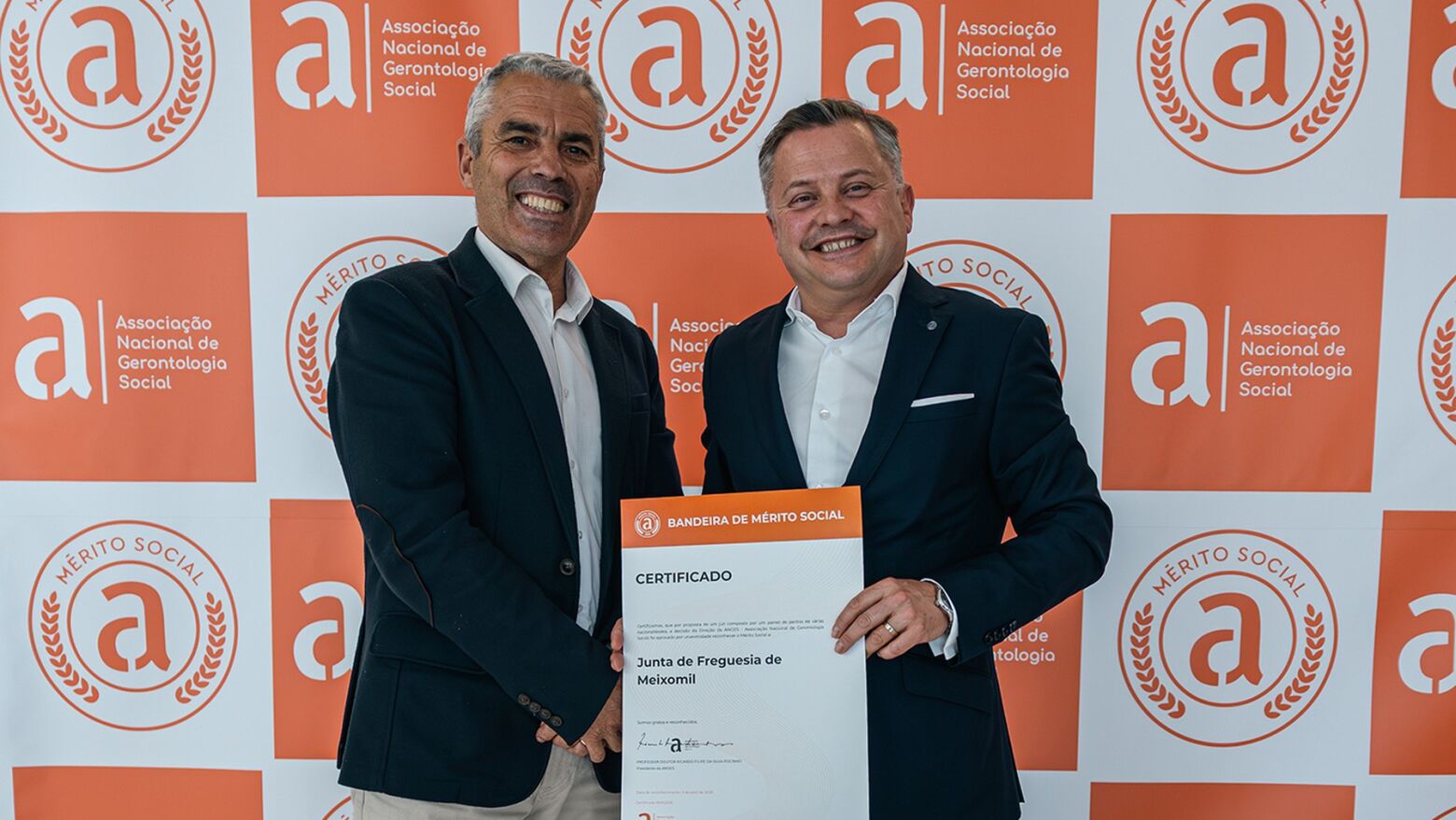 Junta de Meixomil distinguida com Bandeira de M&eacute;rito Social pelo projeto "Cantinho do Encontro"