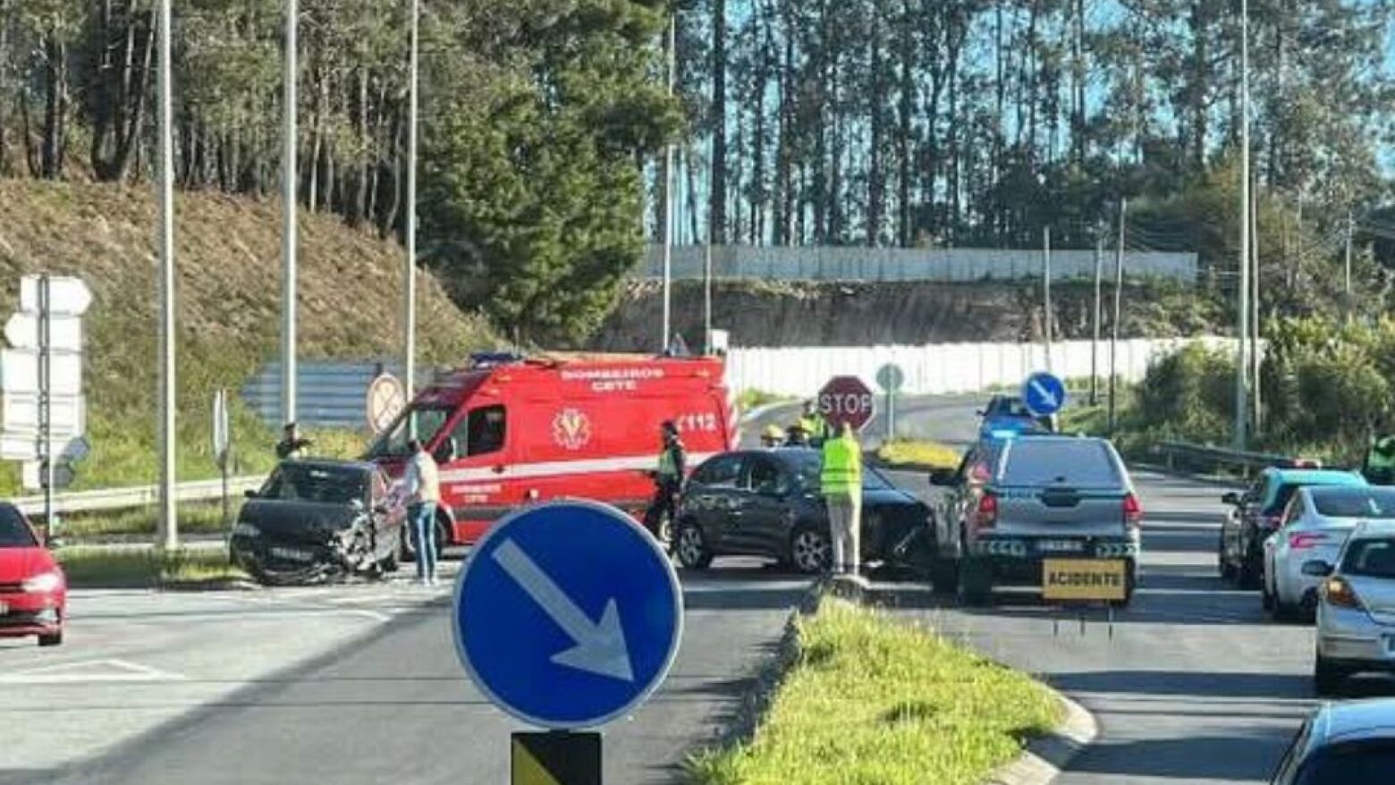Colisão rodoviária condiciona trânsito junto à entrada da autoestrada em Baltar, Paredes
