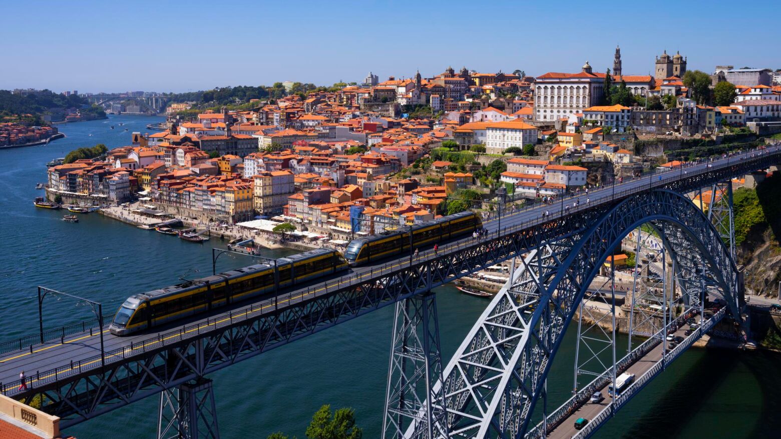 C&acirc;mara do Porto encerra 10 alojamentos ilegais e retira mais de 125 pessoas de condi&ccedil;&otilde;es indignas