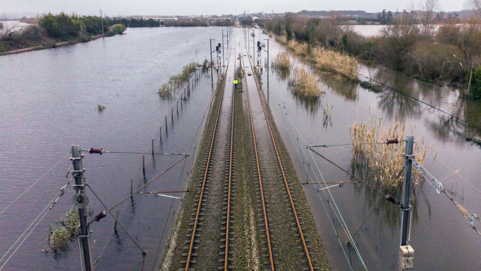 Circula&ccedil;&atilde;o ferrovi&aacute;ria mant&eacute;m constrangimentos quase um m&ecirc;s ap&oacute;s a tempestade Kristin