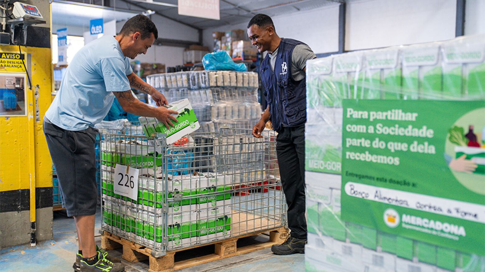 Mercadona entrega alimentos aos Bancos Alimentares com base em donativos dos clientes