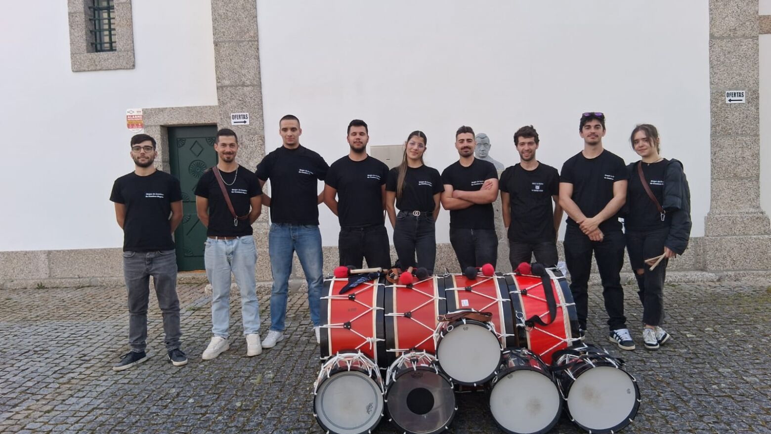 Grupo de bombos &ldquo;Os Camisas Negras&rdquo; quer elevar o nome da freguesia de Santo Isidoro e Livra&ccedil;&atilde;o