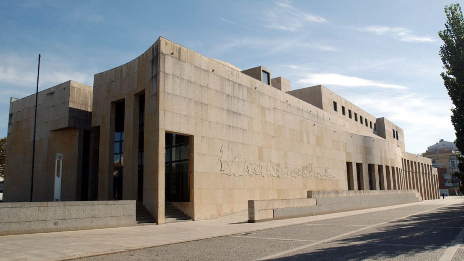 Novo coletor e rob&ocirc; para conten&ccedil;&atilde;o de inunda&ccedil;&otilde;es na zona industrial de Matosinhos