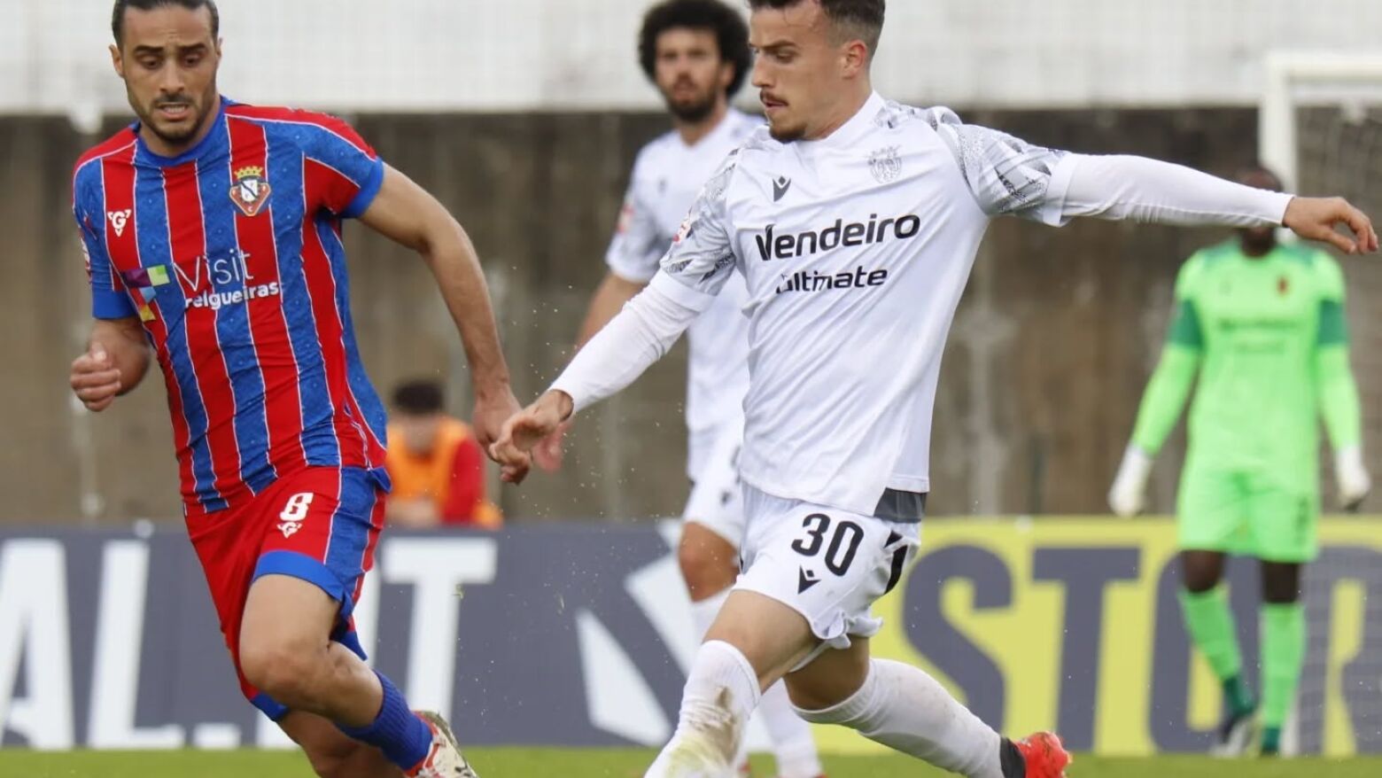 Felgueiras vence Penafiel com golo nos descontos e 'respira melhor' na II Liga