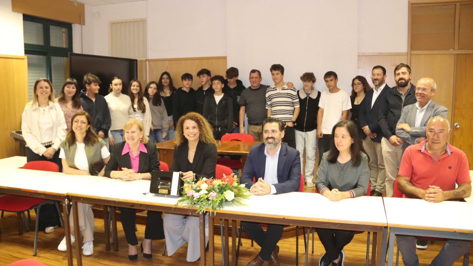 Castelo de Paiva: Alunos do Pej&atilde;o guardam "Caixa do Tempo" que s&oacute; ser&aacute; aberta em 2046