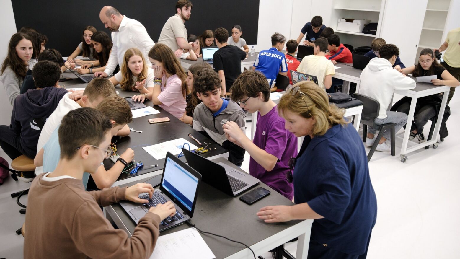 Maia inaugura Centro de Inovação focado na inclusão digital de jovens e comunidade