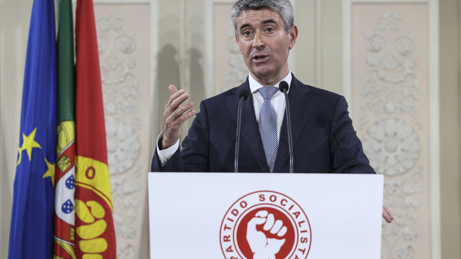 José Luís Carneiro assume liderança do PS e anuncia Convenção Autárquica para reforçar valores democráticos