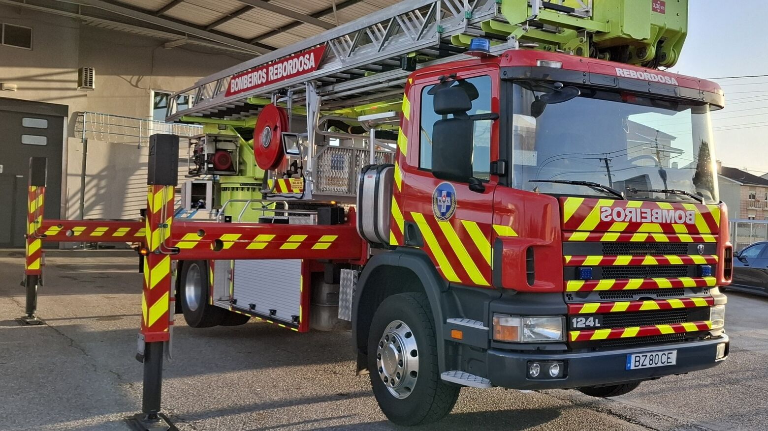 Paredes: Bombeiros de Rebordosa refor&ccedil;am socorro com aquisi&ccedil;&atilde;o de ve&iacute;culo plataforma