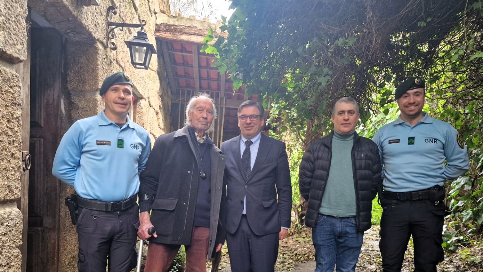 Resende lidera distribui&ccedil;&atilde;o de kits de teleassist&ecirc;ncia na regi&atilde;o para combater o isolamento