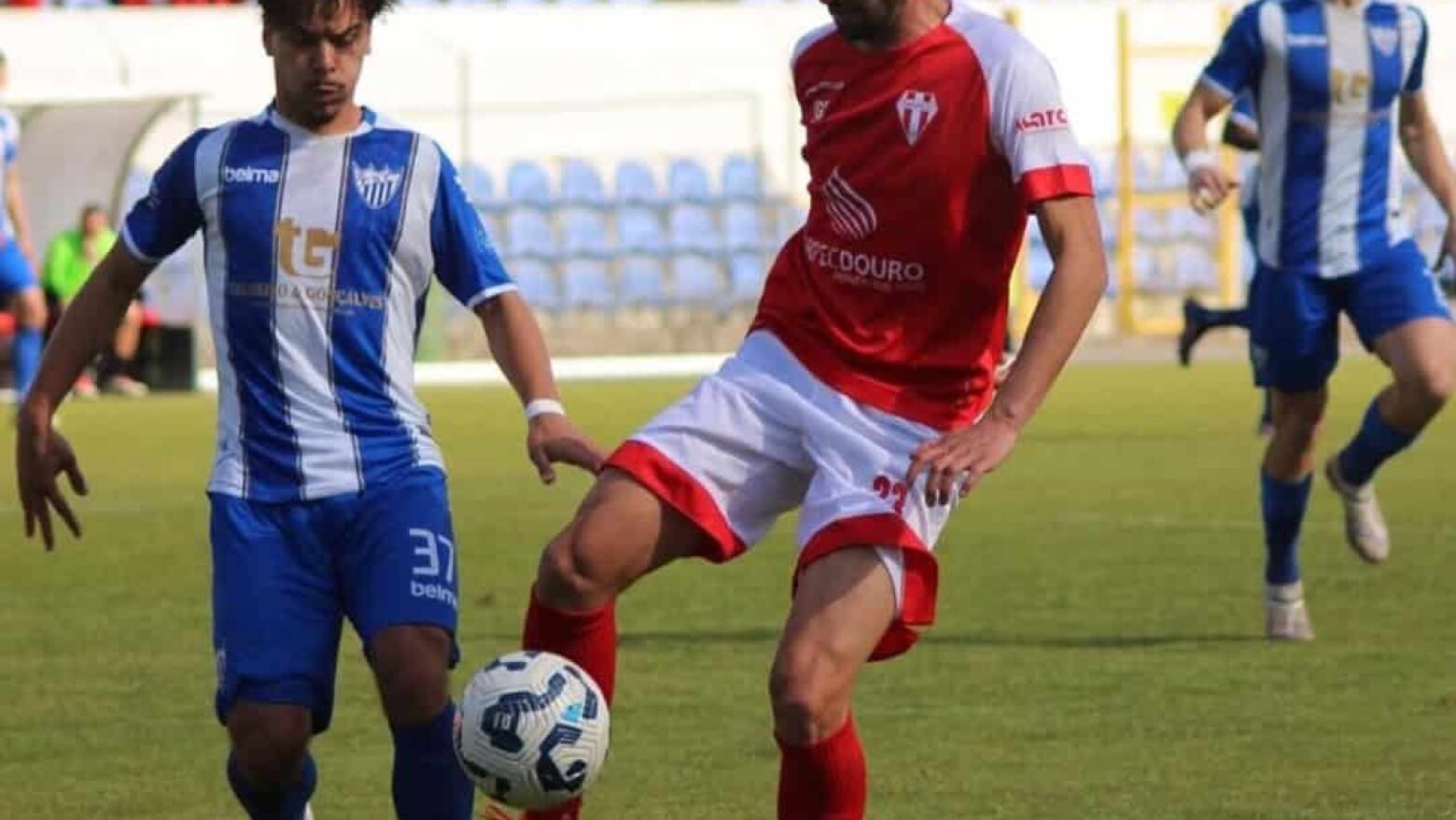 Danny Carvalho brilha, defende penálti e trava triunfo do Marco 09 no dérbi com o CD Cinfães