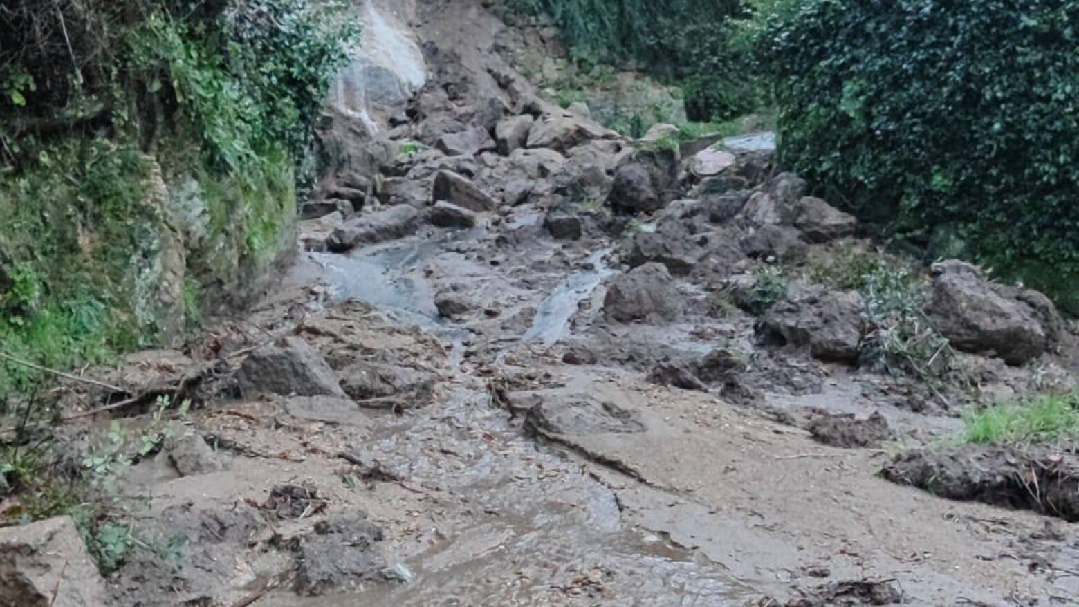 Marco: Derrocada na liga&ccedil;&atilde;o entre Tu&iacute;as ao Freixo deixa estrada intransit&aacute;vel