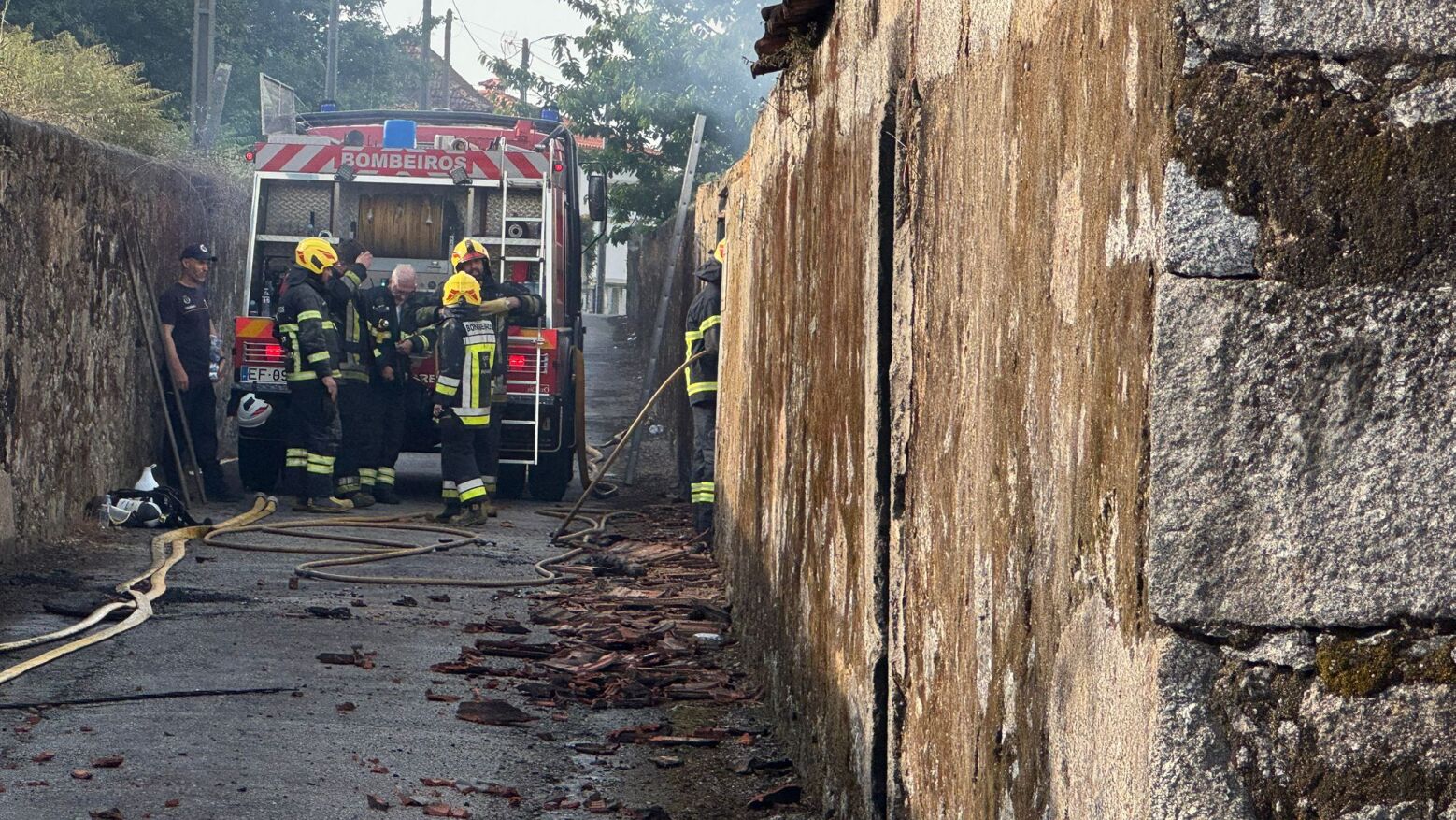 Paços de Ferreira: Incêndio destrói anexos de uma quinta em Frazão