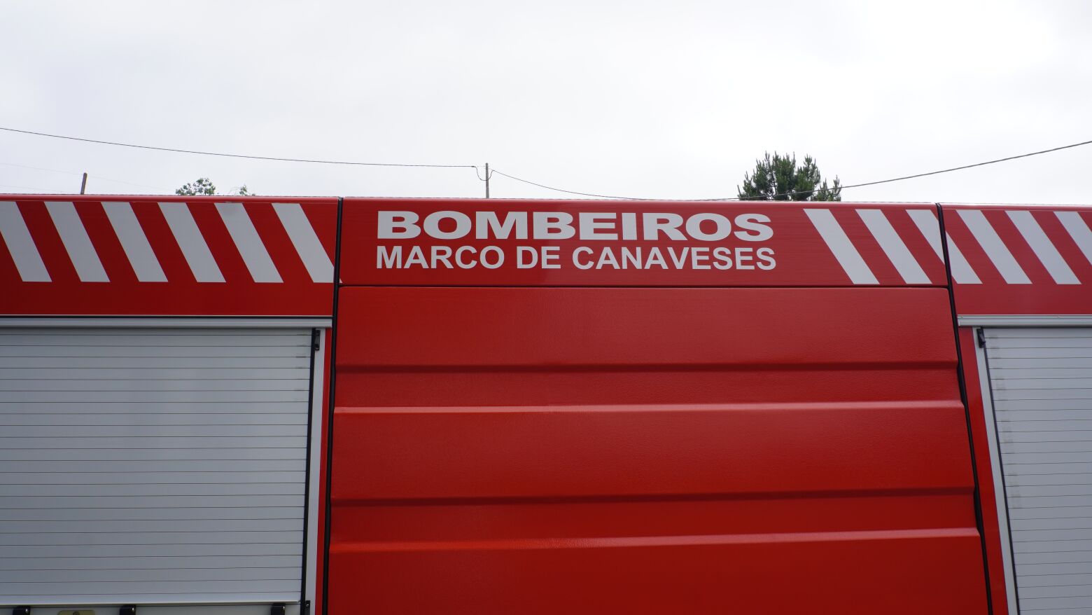 Bombeiros do Marco de Canaveses continuam a combater incêndio em Sande e São Lourenço do Douro