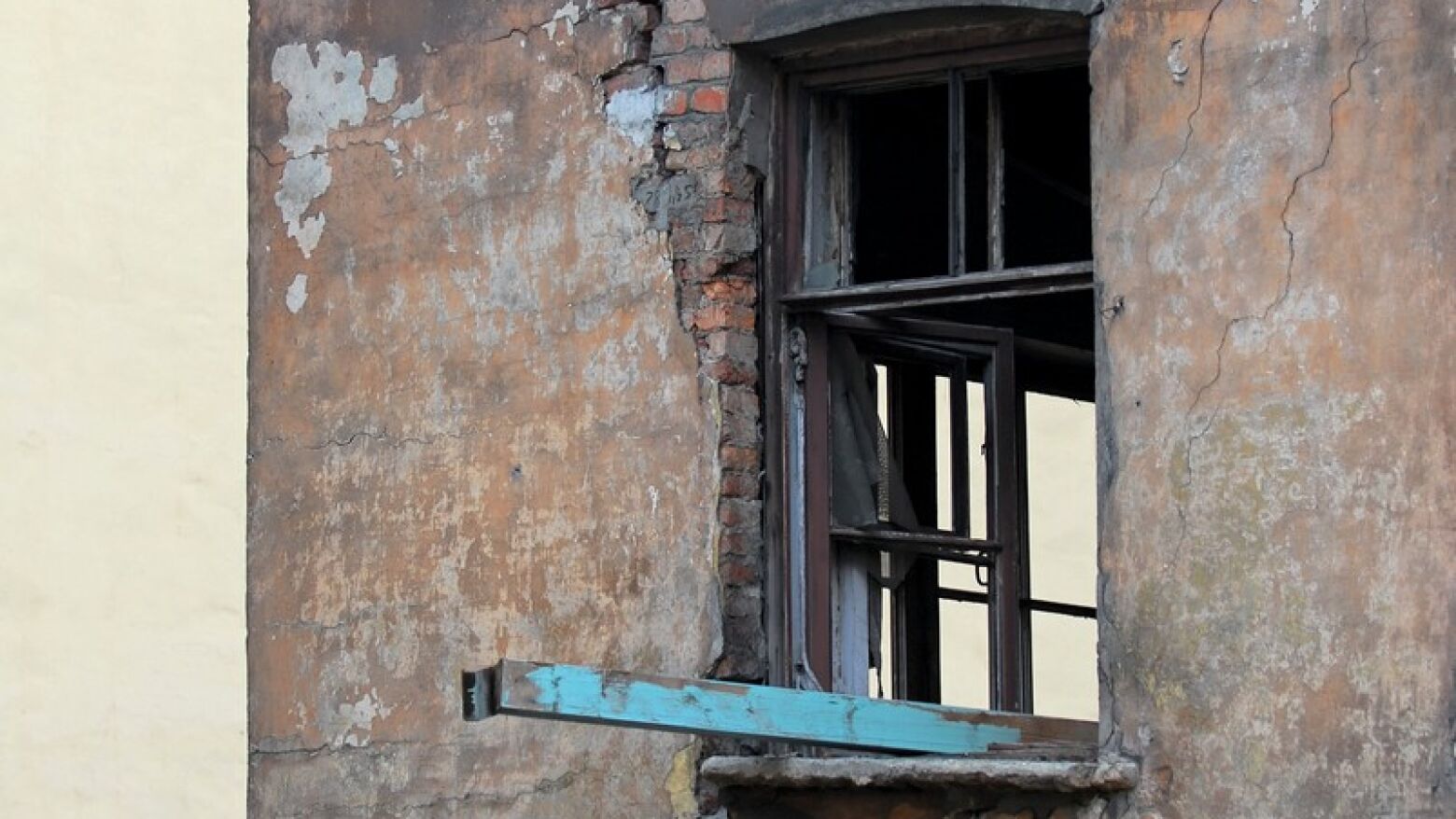 Porto: Fachada de habita&ccedil;&atilde;o devoluta ruiu em Miragaia sem causar feridos