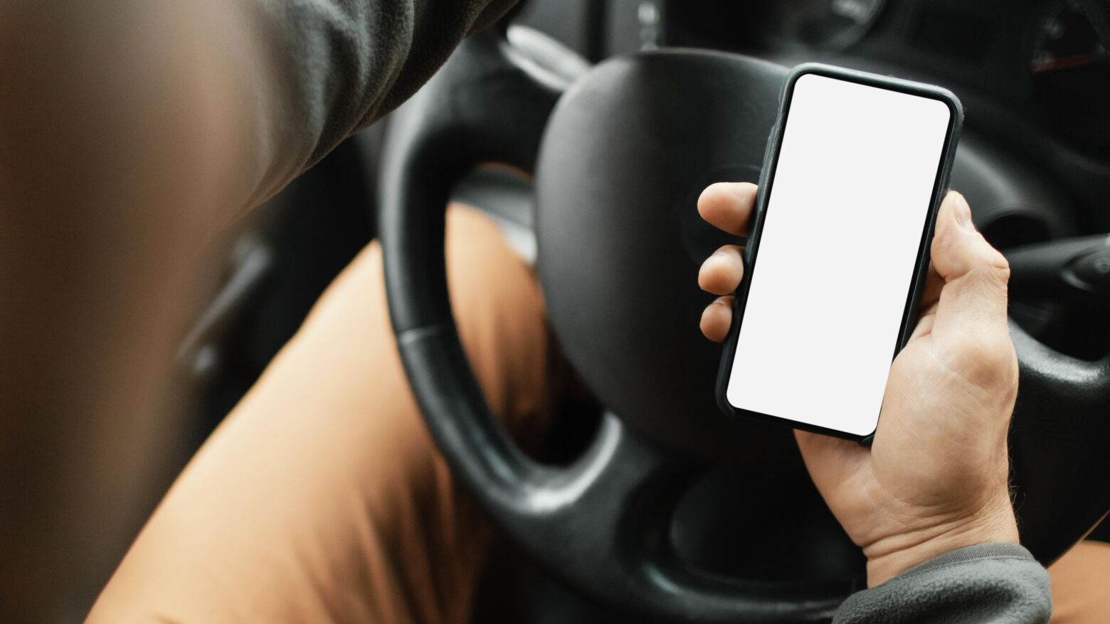 Campanha “Ao volante, o telemóvel pode esperar” arrancou esta terça-feira