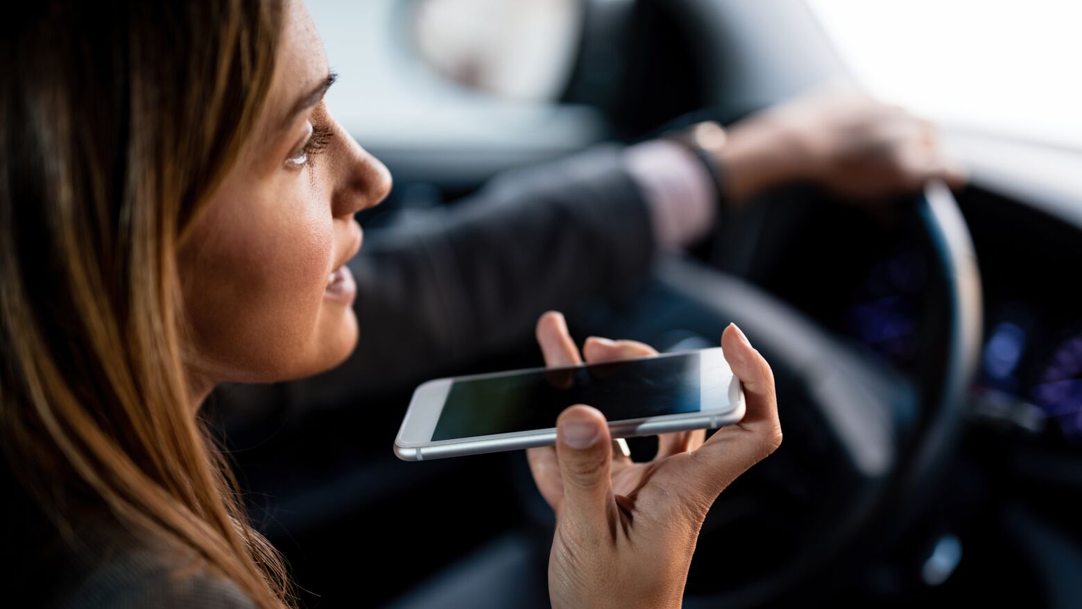 Autoridades lan&ccedil;am campanha "Ligue-se &agrave; vida &ndash; n&atilde;o ao telem&oacute;vel" focada nos perigos da distra&ccedil;&atilde;o ao volante