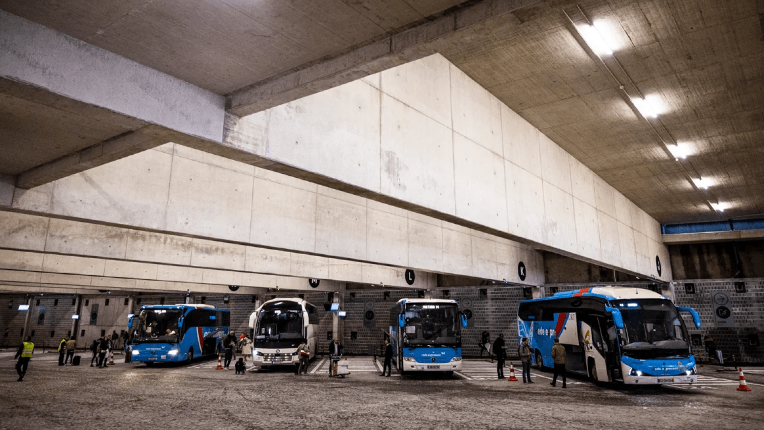 Rotunda interna do Terminal de Campanhã no Porto passa a ser exclusiva para autocarros e parque de estacionamento