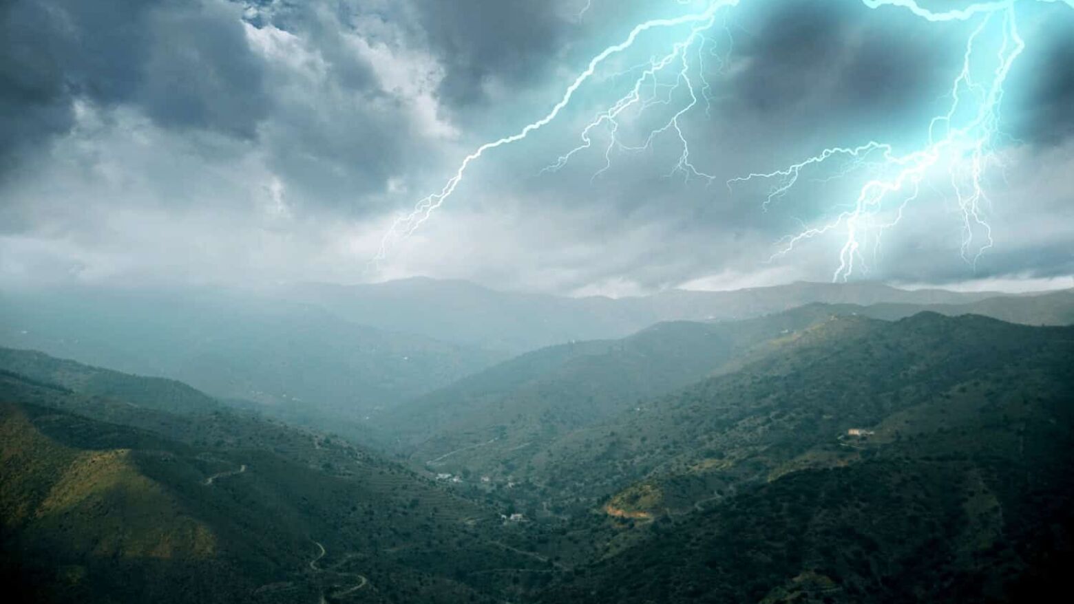 Aguaceiros e trovoada marcam previsão meteorológica para sexta-feira, 9 de Maio