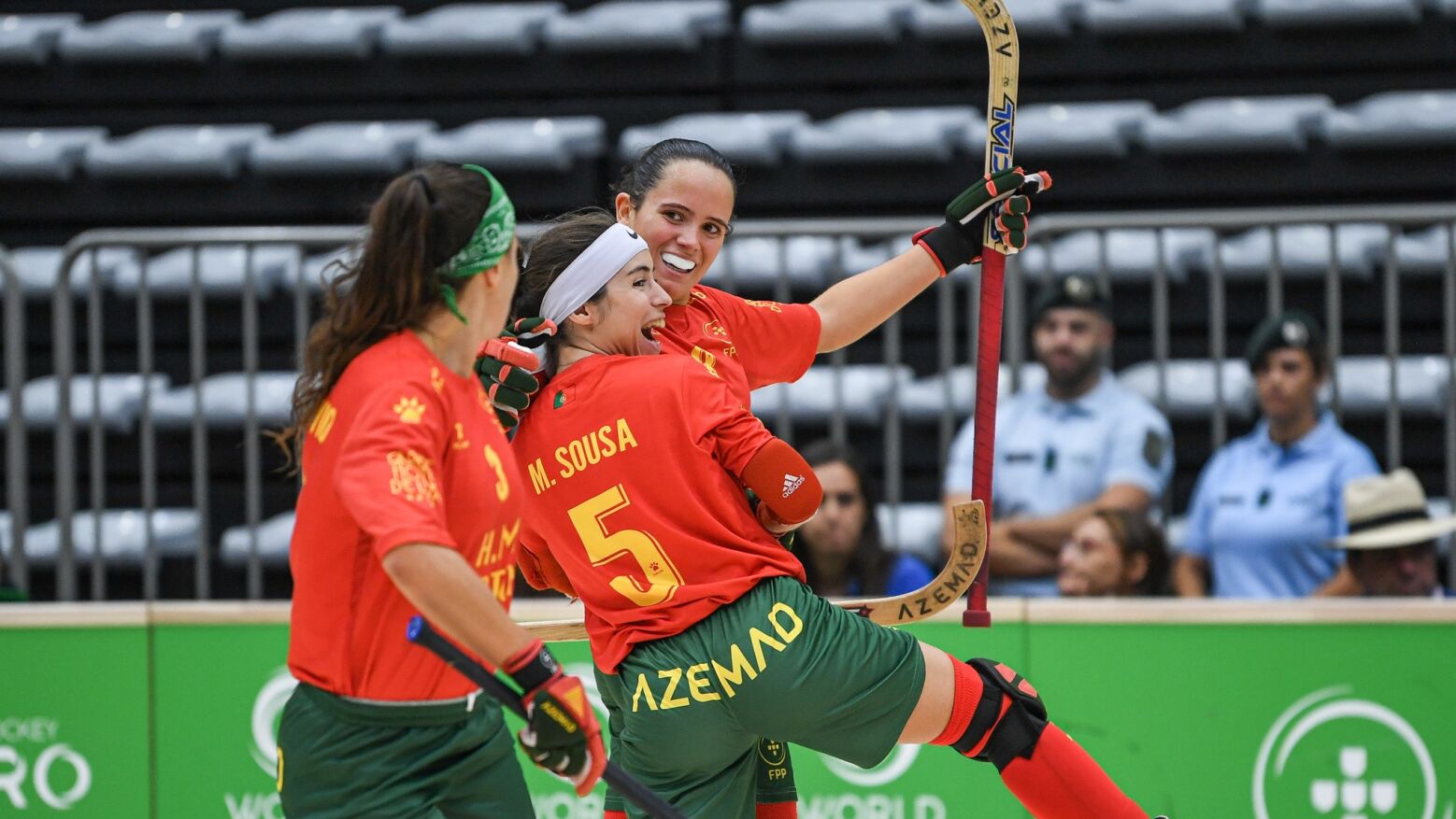 Europeu feminino de hóquei em patins arranca em Paredes com vitória de Portugal sobre a Itália