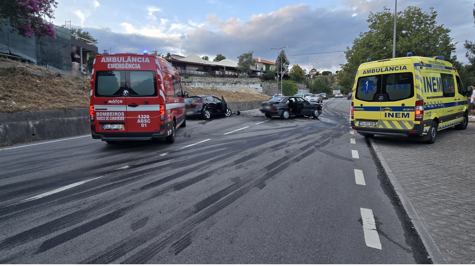 Bombeiros do Marco acionados para colisão entre dois carros
