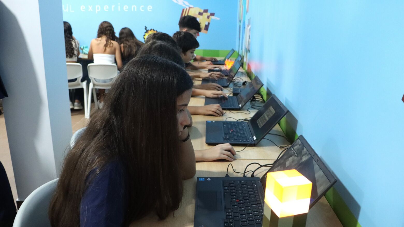 Paredes inaugura sala dedicada à criatividade e inovação na Casa da Juventude