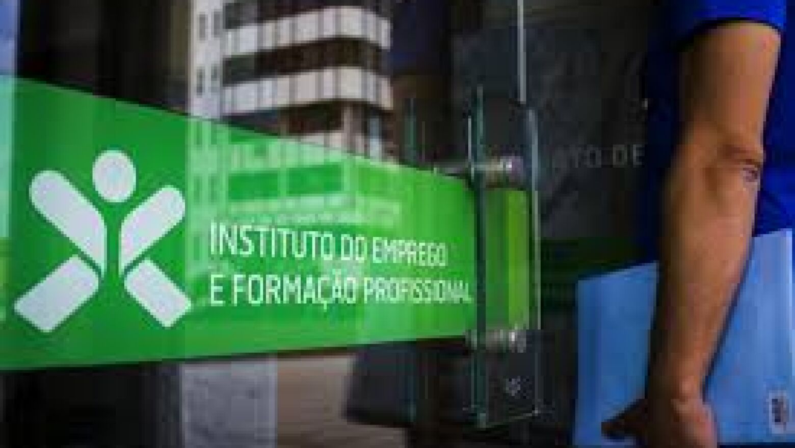 Taxa de desemprego estabiliza nos 6,5% em março
