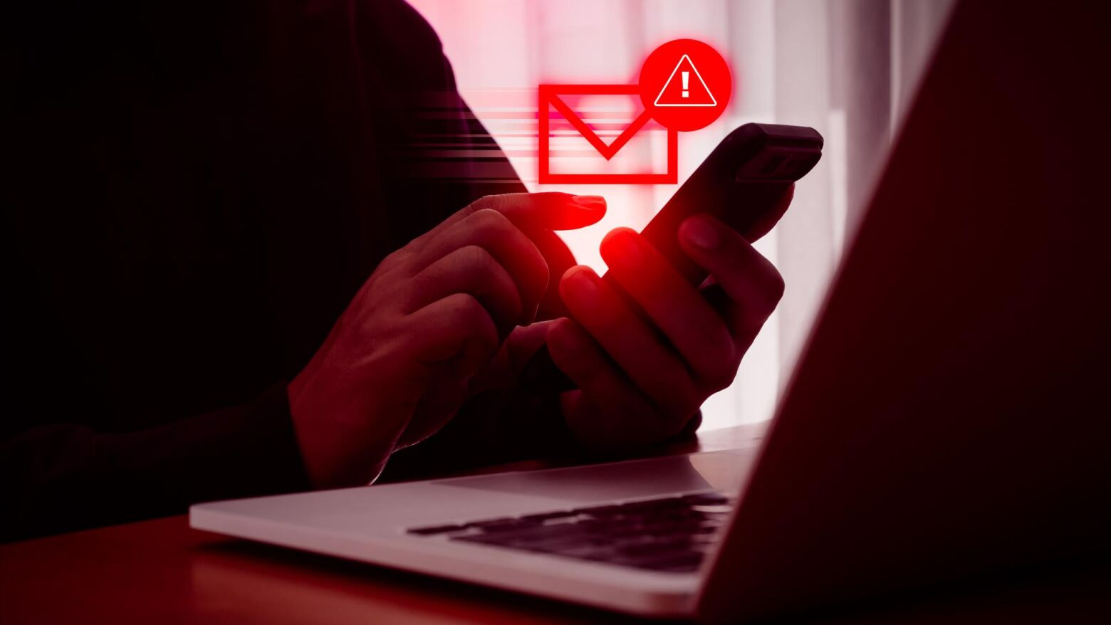 Fisco alerta para novos emails e SMS falsos com links perigosos