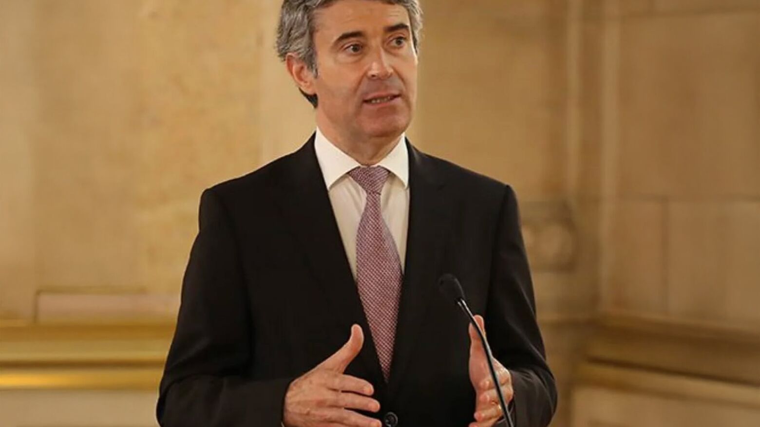 Jos&eacute; Lu&iacute;s Carneiro volta a ser cabe&ccedil;a de lista do PS por Braga nas Legislativas