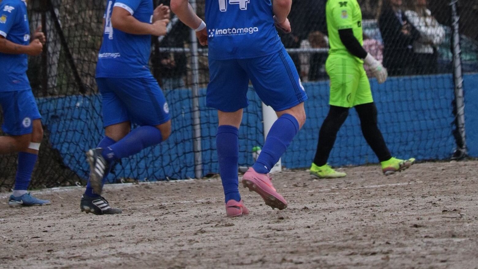 T&iacute;tulo da LIMFA adiado para a &uacute;ltima jornada ap&oacute;s derrota do Penha Longa na Feira Nova