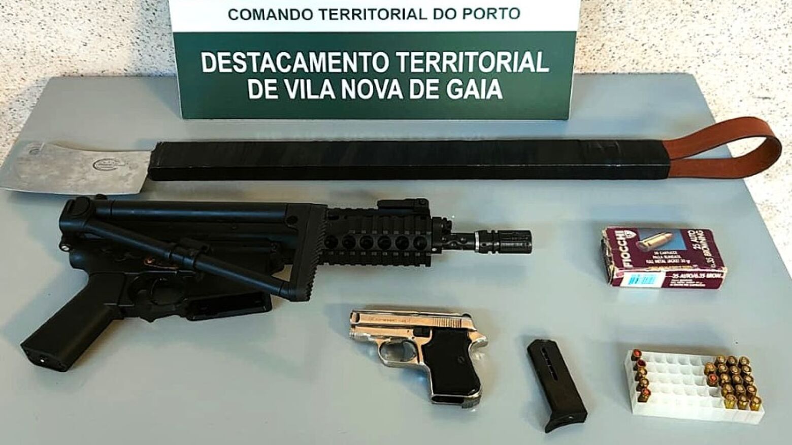 Homem de 39 anos detido em Gaia com armas e munições