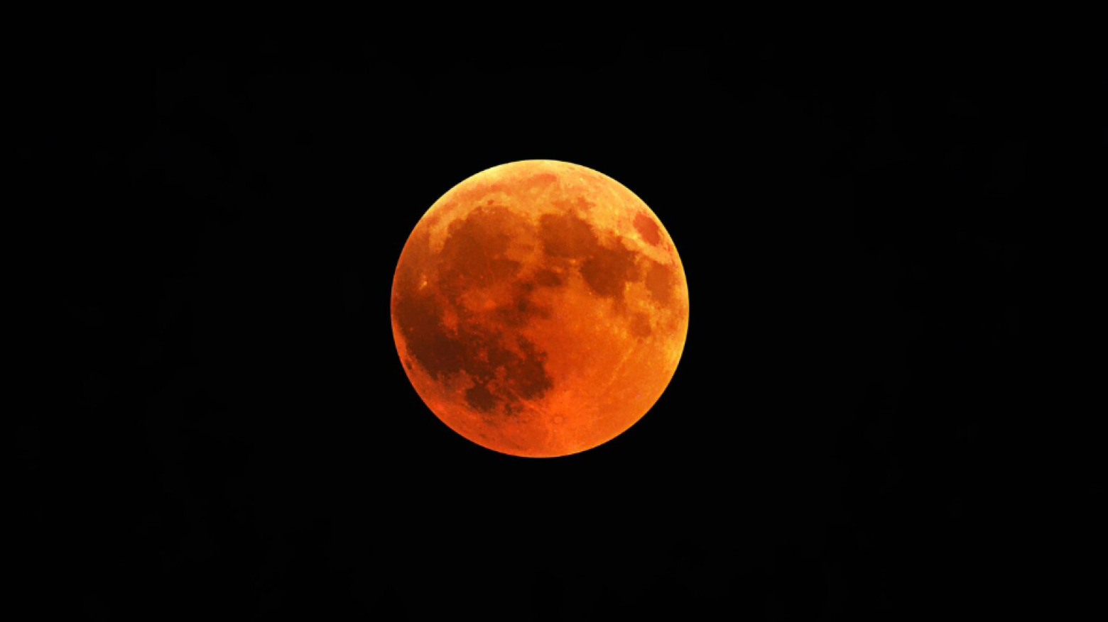 Eclipse total da Lua no domingo será difícil de observar em Portugal