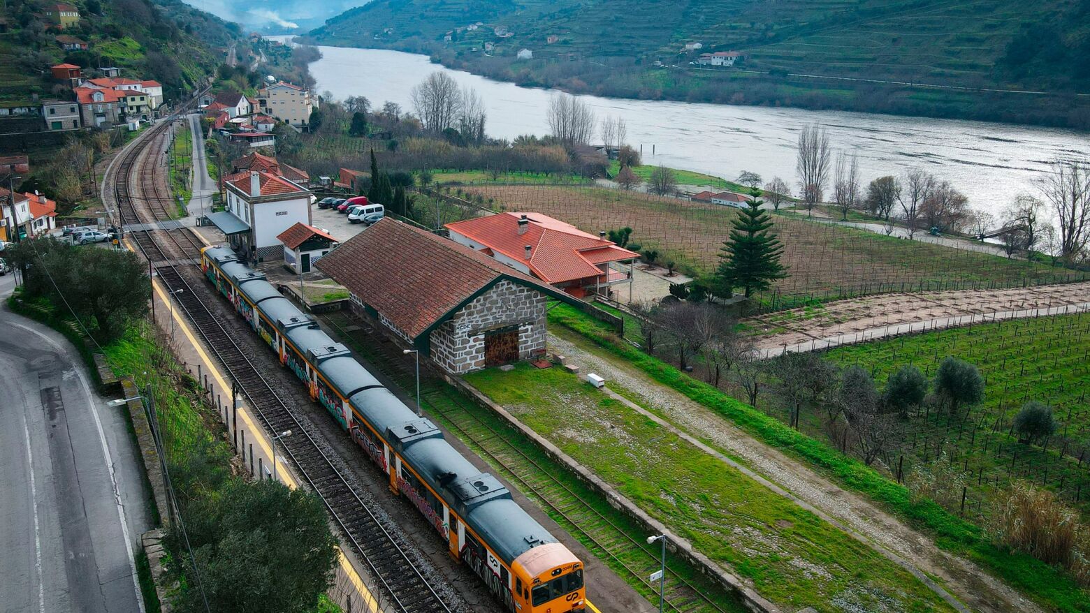 Conheça os horários e locais dos autocarros que vão substituir os comboios até à Régua a partir de 3 de novembro