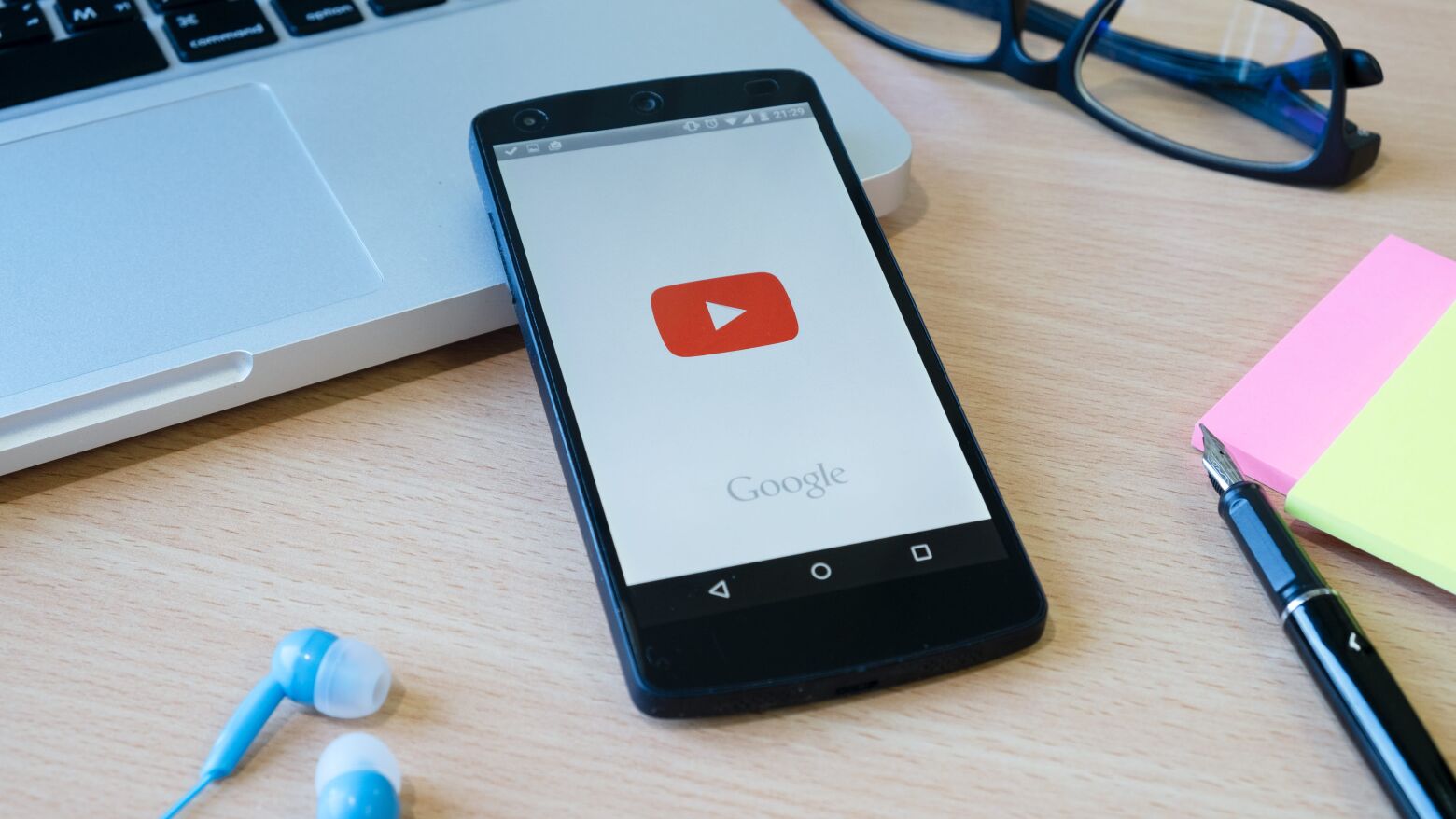 Plataforma YouTube sofre apag&atilde;o em v&aacute;rios pa&iacute;ses ap&oacute;s falhas na rede social X