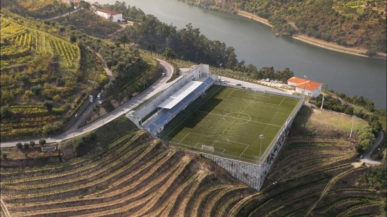 Descubra o estádio português que está a encantar o mundo com a sua paisagem única