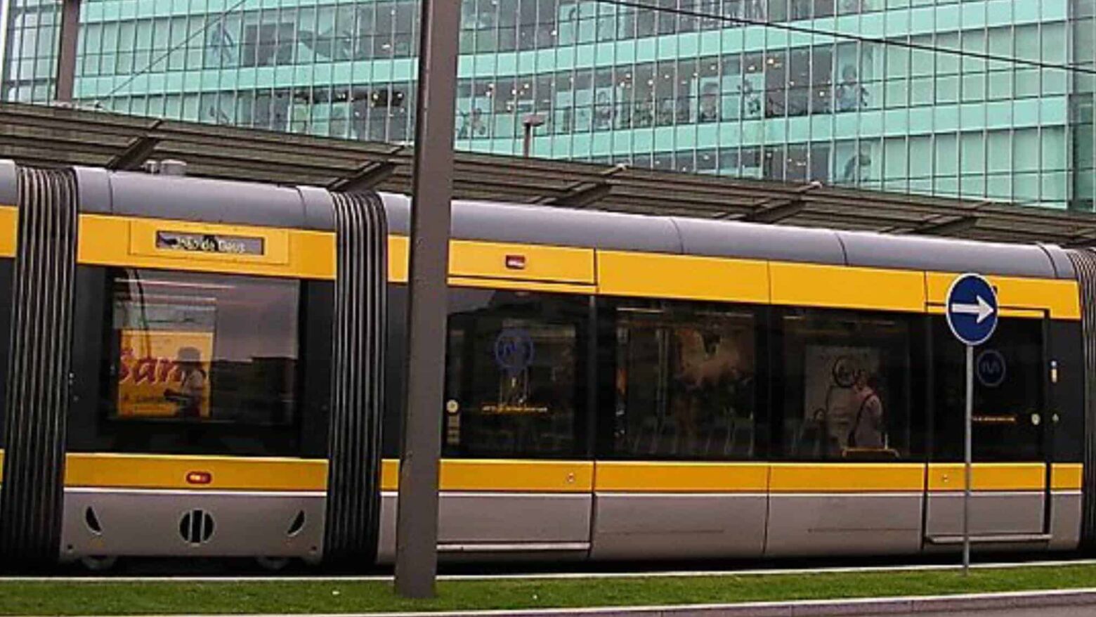 Mulher arrastada por carruagem de metro após ficar com mão presa na porta em Gaia