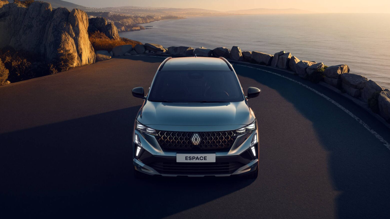 Renault Espace estreia nova geração com design arrojado e eficiência híbrida